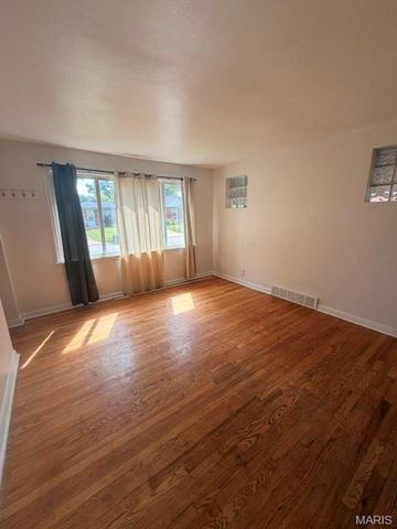 8309 Orchard Avenue, University City, MO 63132