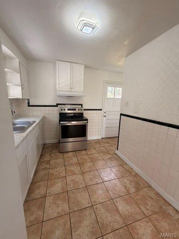 8309 Orchard Avenue, University City, MO 63132