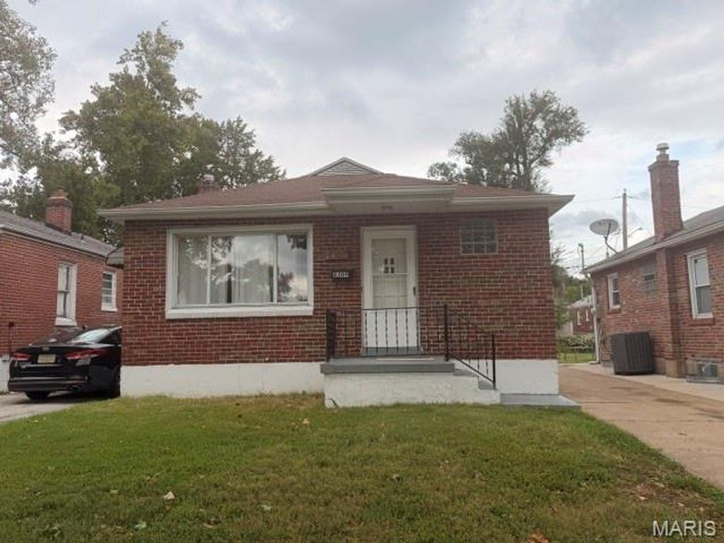 8309 Orchard Avenue, University City, MO 63132
