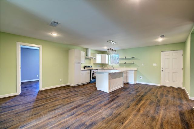 520 N 1st Street, Point, TX 75472