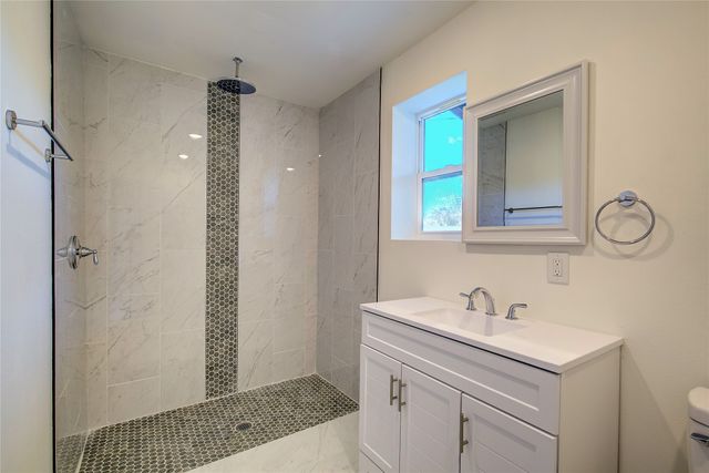 520 N 1st Street, Point, TX 75472