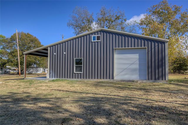 520 N 1st Street, Point, TX 75472