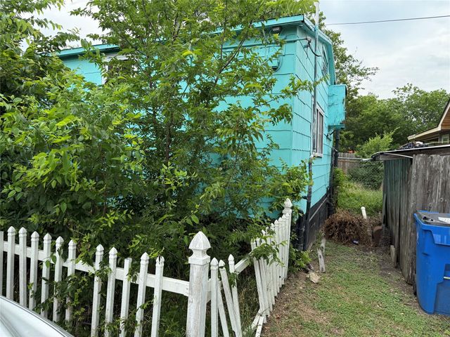 919 W 4th ST, Taylor, TX 76574