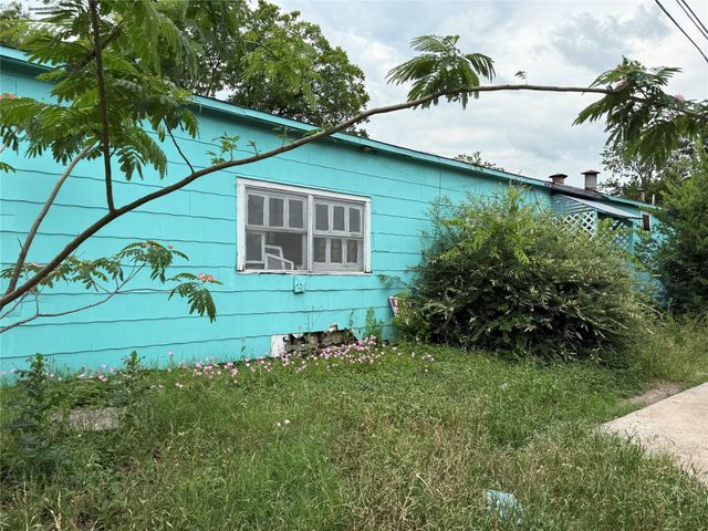 919 W 4th ST, Taylor, TX 76574