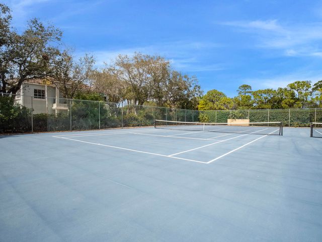 5390 Woodland Lakes Drive 104, Palm Beach Gardens, FL 33418
