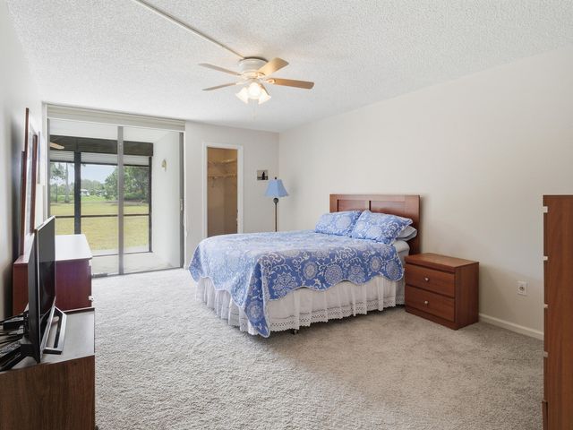 5390 Woodland Lakes Drive 104, Palm Beach Gardens, FL 33418