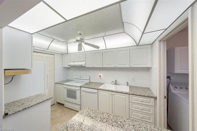 788 Park Shore DR D30, Naples, FL 34103