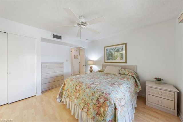 788 Park Shore DR D30, Naples, FL 34103