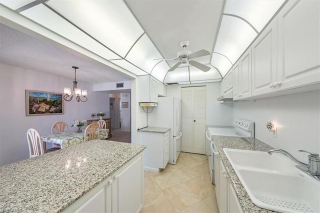 788 Park Shore DR D30, Naples, FL 34103