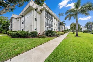 788 Park Shore DR D30, Naples, FL 34103