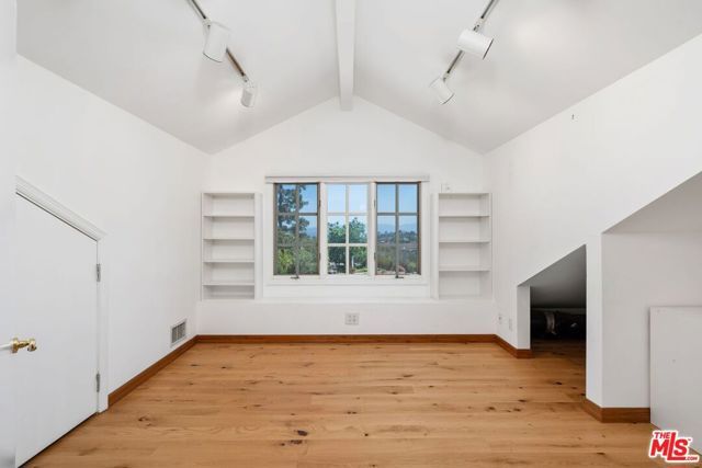 21663 Ulmus Drive, Woodland Hills (los Angeles), CA 91364