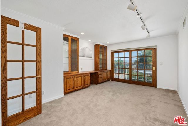 21663 Ulmus Drive, Woodland Hills (los Angeles), CA 91364