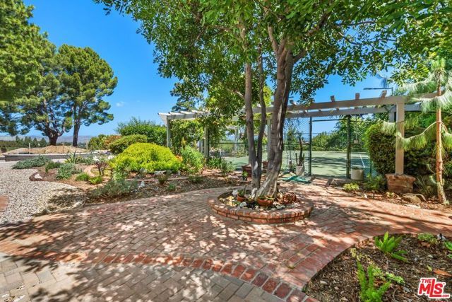 21663 Ulmus Drive, Woodland Hills (los Angeles), CA 91364