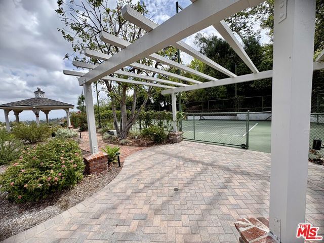 21663 Ulmus Drive, Woodland Hills (los Angeles), CA 91364
