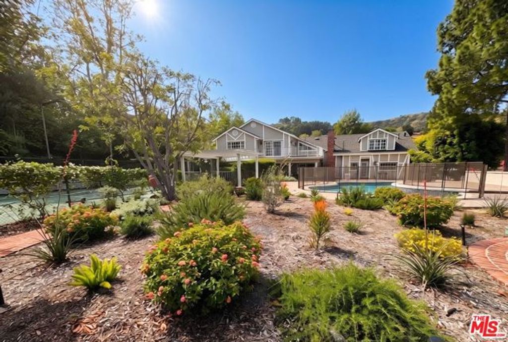 21663 Ulmus Drive, Woodland Hills (los Angeles), CA 91364