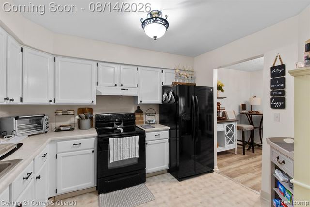 19313 Surrey Ln, Northville, MI 48167