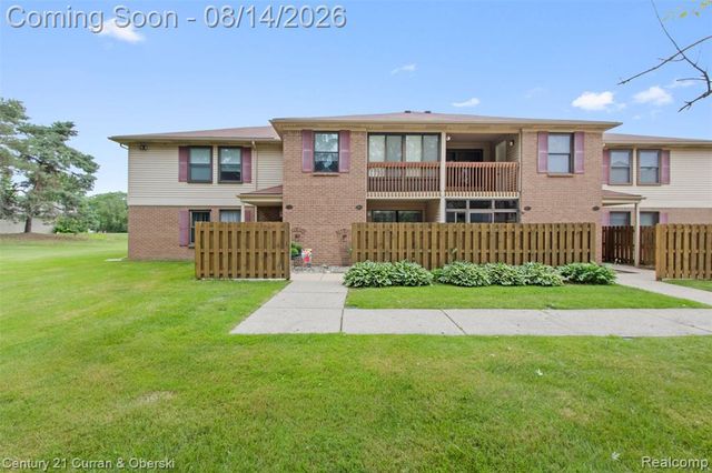 19313 Surrey Ln, Northville, MI 48167