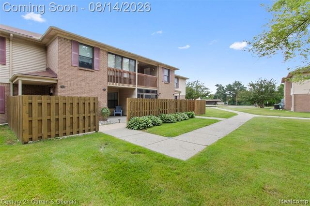 19313 Surrey Ln, Northville, MI 48167