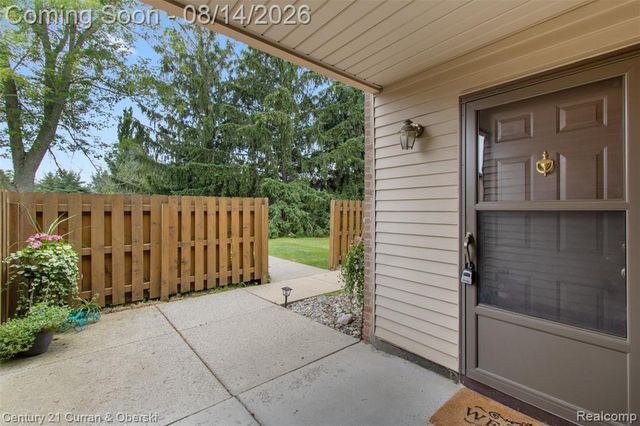 19313 Surrey Ln, Northville, MI 48167