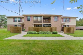 19313 Surrey Ln, Northville, MI 48167