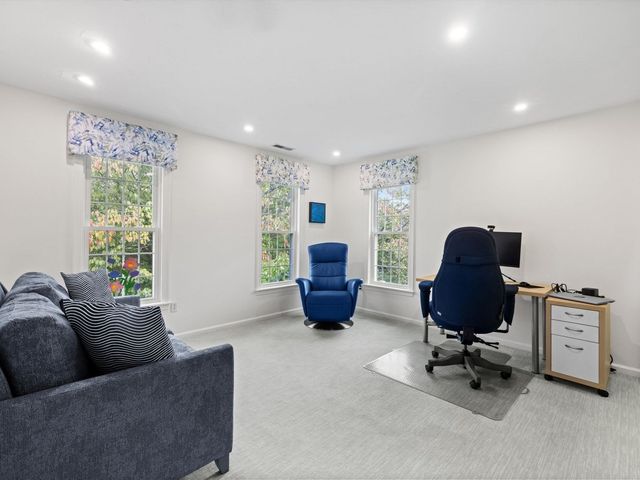 41 Piccadilly Way, Westborough, MA 01581