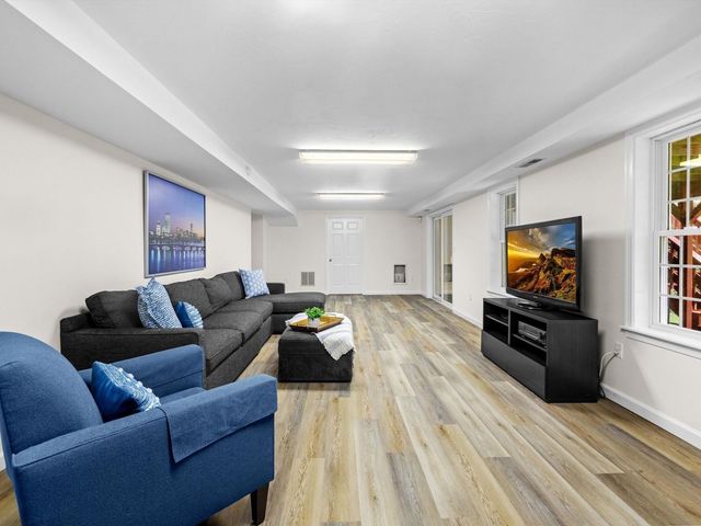 41 Piccadilly Way, Westborough, MA 01581