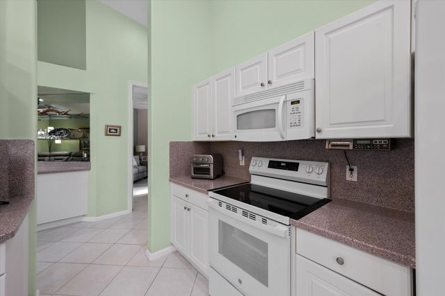 9078 Bay Point Circle, West Palm Beach, FL 33411