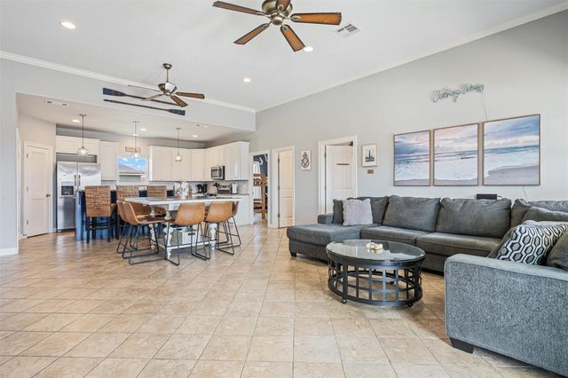 866 Townsend Drive, Crystal Beach, TX 77650