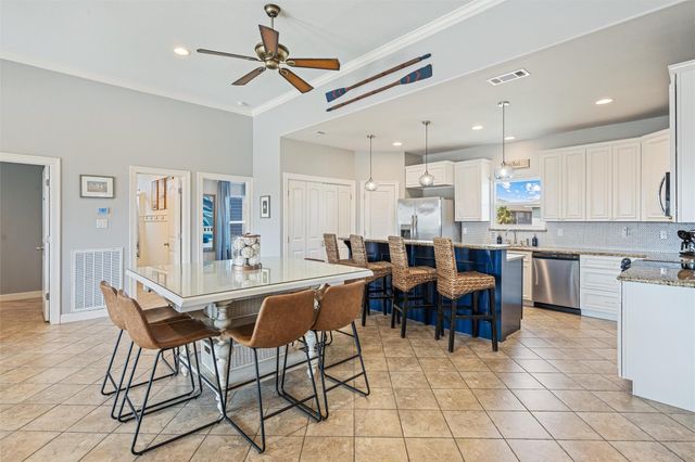 866 Townsend Drive, Crystal Beach, TX 77650