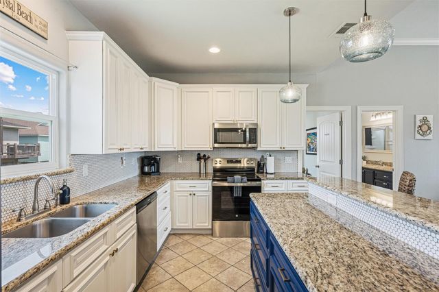 866 Townsend Drive, Crystal Beach, TX 77650