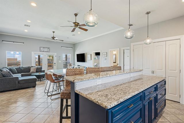 866 Townsend Drive, Crystal Beach, TX 77650