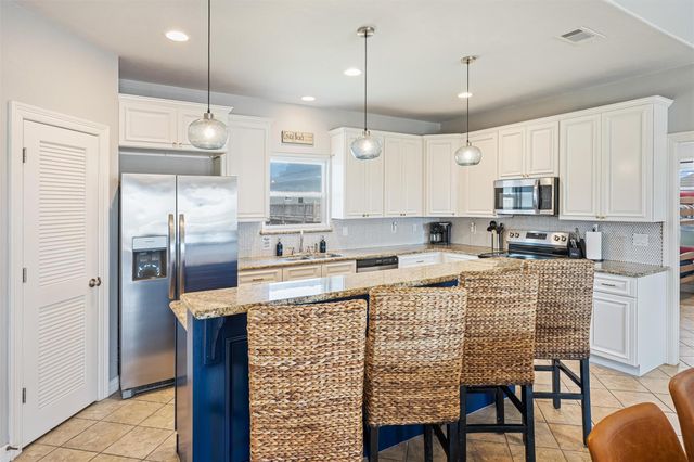 866 Townsend Drive, Crystal Beach, TX 77650
