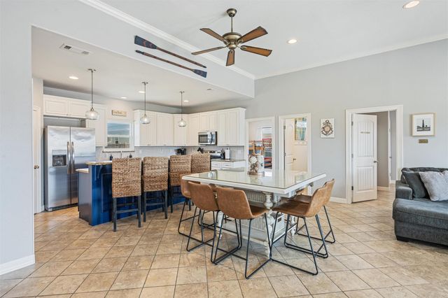 866 Townsend Drive, Crystal Beach, TX 77650