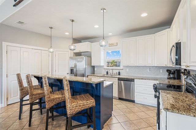 866 Townsend Drive, Crystal Beach, TX 77650