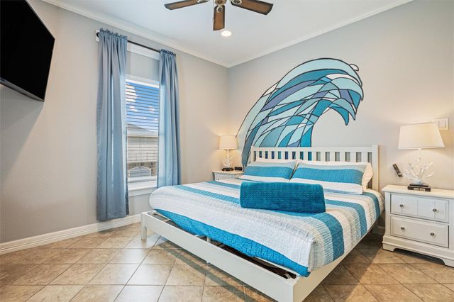 866 Townsend Drive, Crystal Beach, TX 77650