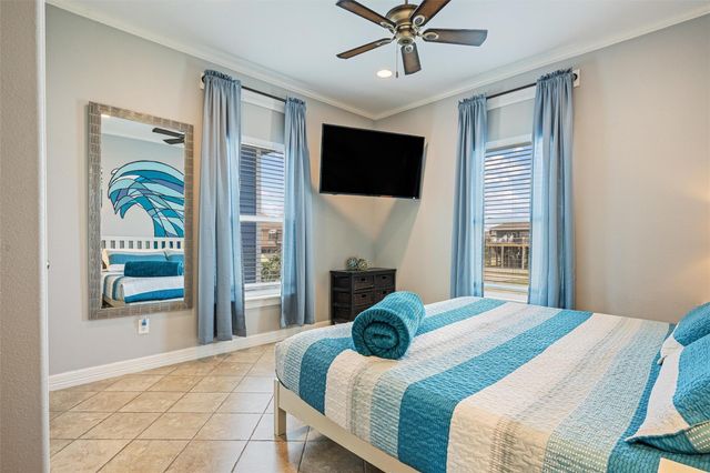 866 Townsend Drive, Crystal Beach, TX 77650