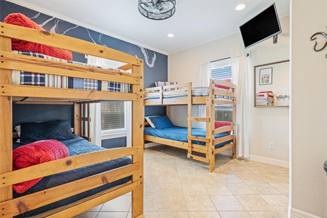 866 Townsend Drive, Crystal Beach, TX 77650