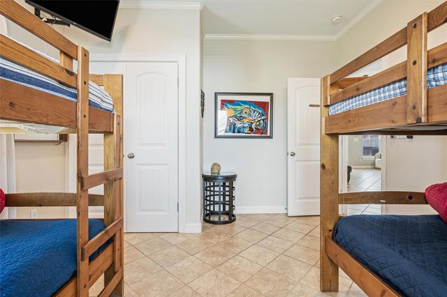 866 Townsend Drive, Crystal Beach, TX 77650