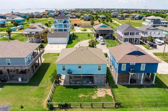 866 Townsend Drive, Crystal Beach, TX 77650