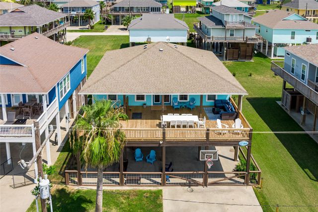 866 Townsend Drive, Crystal Beach, TX 77650