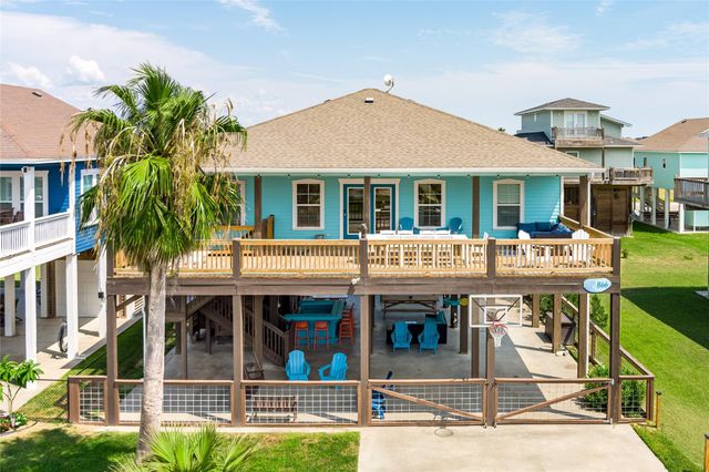866 Townsend Drive, Crystal Beach, TX 77650