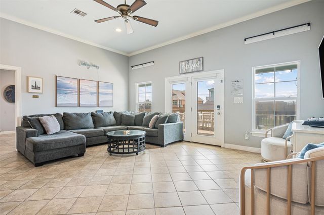 866 Townsend Drive, Crystal Beach, TX 77650