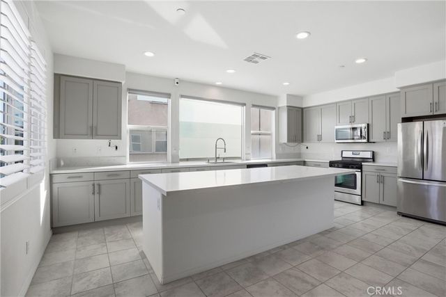 811 N Dalton Ave 105, Azusa, CA 91702