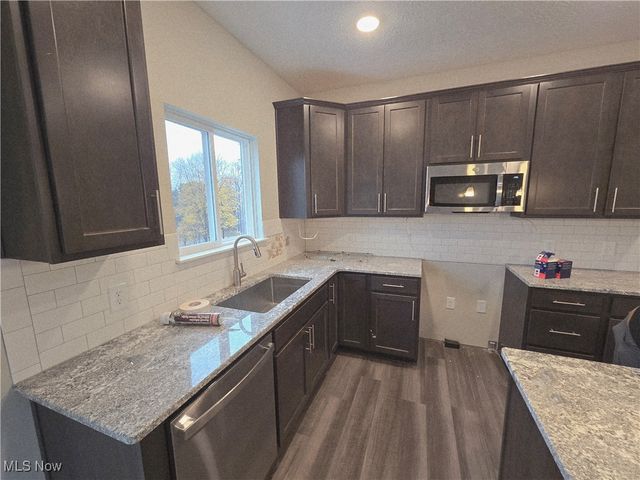 3374 Buckeye Trail, Green, OH 44685