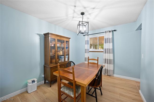 652 University Avenue, Elyria, OH 44035