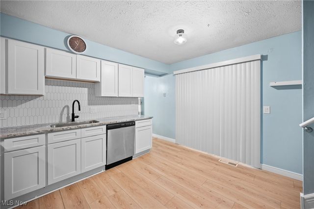 652 University Avenue, Elyria, OH 44035