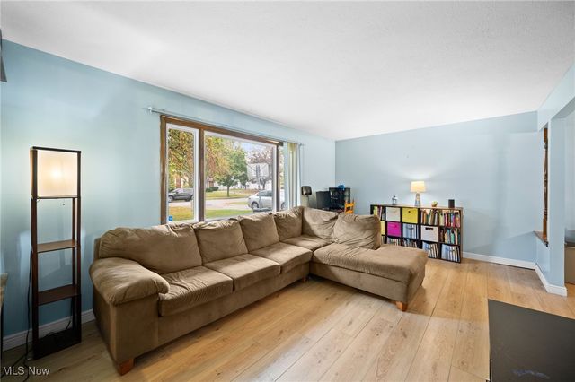 652 University Avenue, Elyria, OH 44035