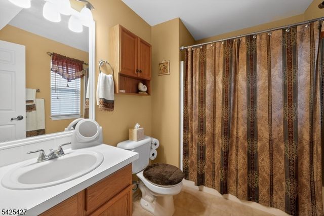 167 Falcon Ridge Way, Hamburg Boro, NJ 07419