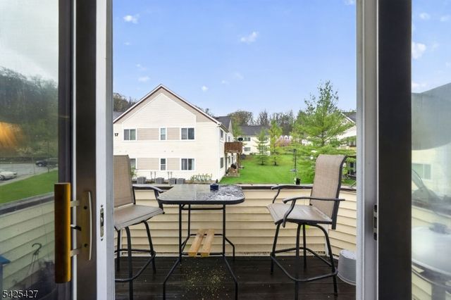 167 Falcon Ridge Way, Hamburg Boro, NJ 07419