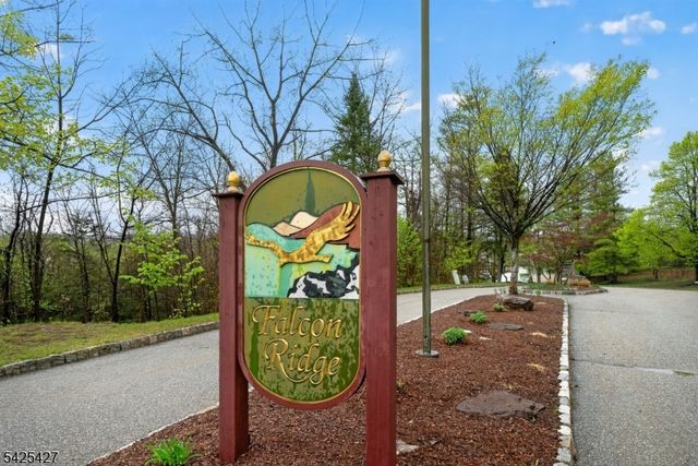 167 Falcon Ridge Way, Hamburg Boro, NJ 07419